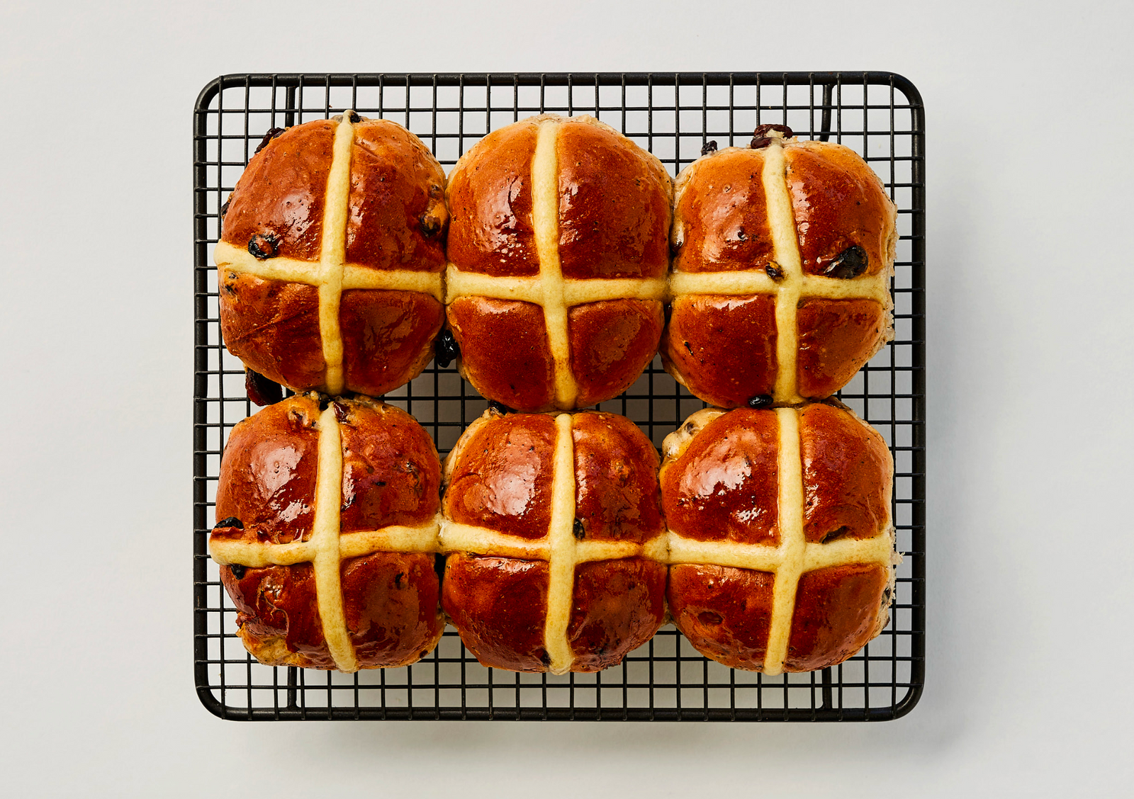 6 hot cross buns on a tray